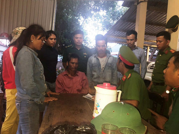 Giải cứu người đàn ông cầm dao, đòi nhảy cầu tự tử