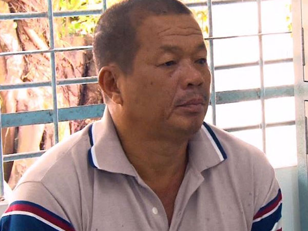 Đâm chết đồng nghiệp rồi bơi qua sông bỏ trốn