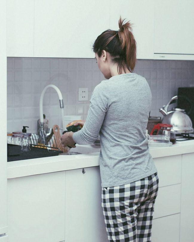 Chạnh lòng với dòng tâm sự cha già gửi con gái lấy chồng xa: Cha xin lỗi vì đã dạy con làm ô-sin cho chồng!