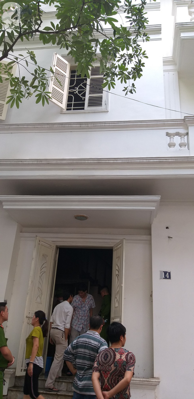 Hà Nội: Khu phố hoảng loạn vì đám cháy bất ngờ, nghi do chập điện trong ngôi nhà không có người ở