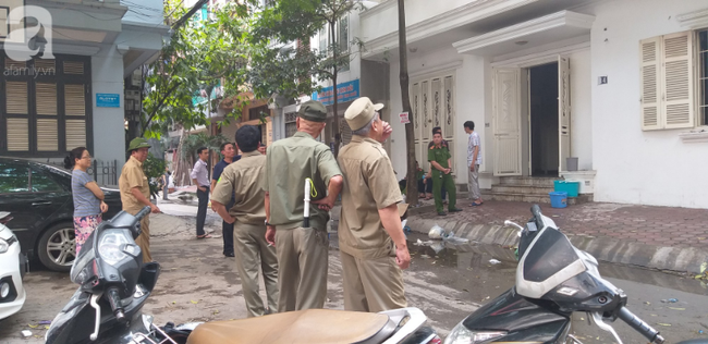 Hà Nội: Khu phố hoảng loạn vì đám cháy bất ngờ, nghi do chập điện trong ngôi nhà không có người ở