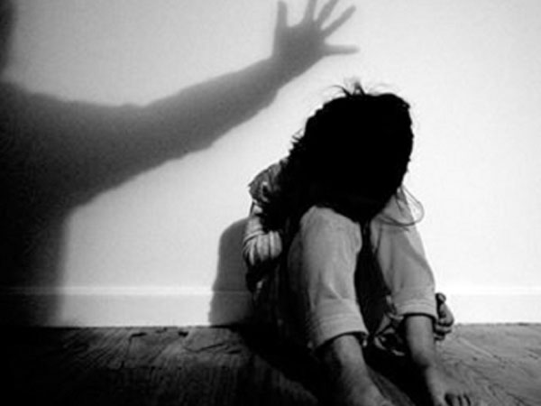 Đề nghị điều tra lại vụ cha dượng 44 tuổi xâm hại bé gái 11 tuổi