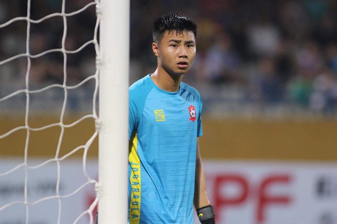 Thủ môn 9X cao 1,85 m, được coi như truyền nhân của Đặng Văn Lâm