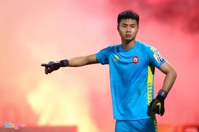 Thủ môn 9X cao 1,85 m, được coi như truyền nhân của Đặng Văn Lâm