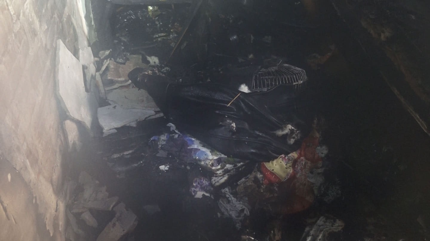 Người dân lao vào lửa cứu cụ ông 80 tuổi bị liệt mắc kẹt trong ngôi nhà bốc cháy Đà Nẵng