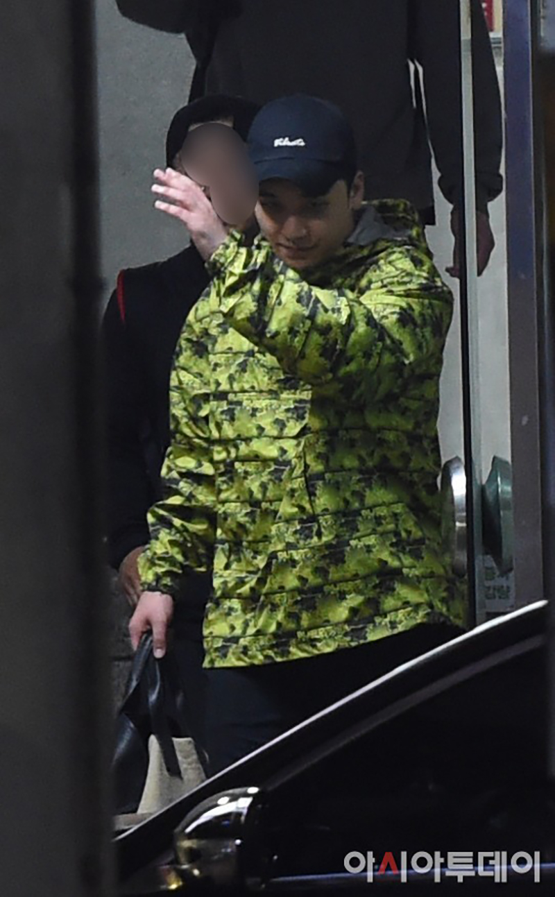 Nóng: Seungri vui vẻ đi tập gym sau khi tòa án hủy lệnh bắt, công chúng Hàn và quốc tế phẫn nộ, fan Việt vẫn bênh