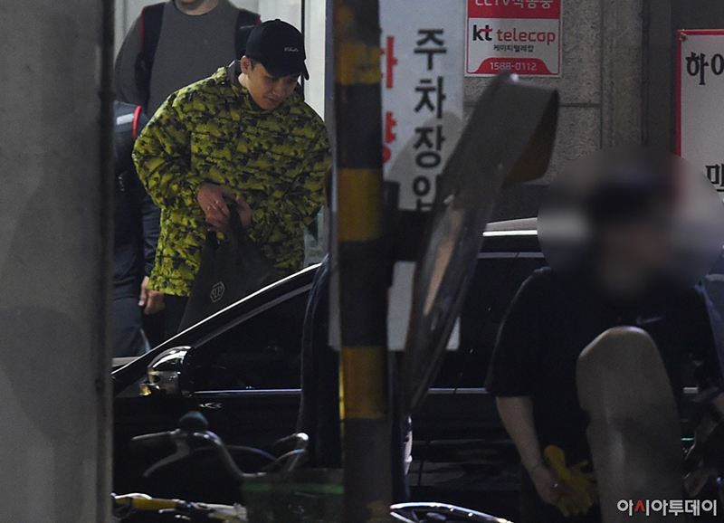 Nóng: Seungri vui vẻ đi tập gym sau khi tòa án hủy lệnh bắt, công chúng Hàn và quốc tế phẫn nộ, fan Việt vẫn bênh