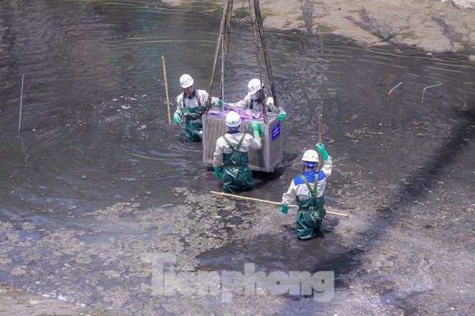 Hà Nội bắt đầu làm sạch sông Tô Lịch bằng bảo bối của Nhật