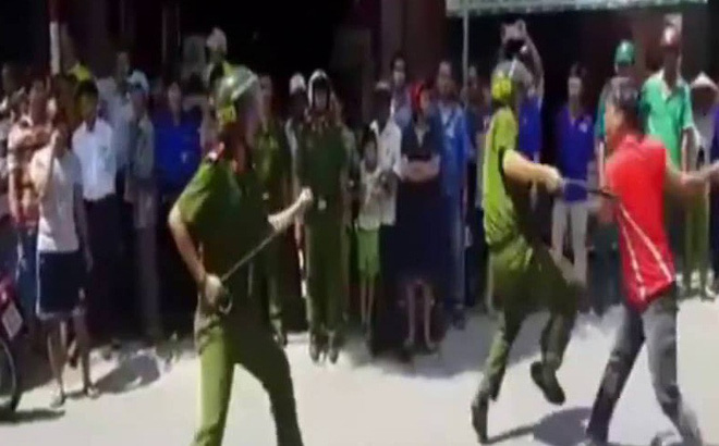 Nam thanh niên ngáo đá đánh, chém trung úy công an