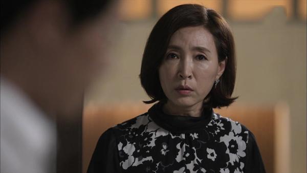 Ập vào nhà nghỉ bắt quả tang con dâu, mẹ chồng đỏ mặt ra về khi thấy kẻ thứ 3