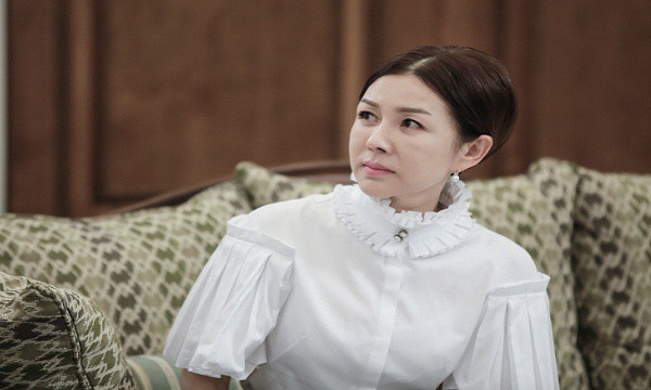 Mẹ chồng hay mỉa móc, nàng dâu chỉ im lặng cười trừ, đến đám cưới em chồng cô mới tung chiêu khiến bà sốc đứng sốc ngồi