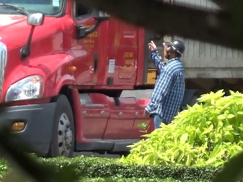 Điều tra: Cận cảnh cò dẫn xe qua chốt CSGT