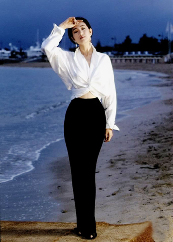 Củng Lợi: Đại mỹ nhân Hoa ngữ chẳng cần diện đồ quá lố nhưng vẫn tỏa hào quang suốt 31 năm sải bước trên thảm đỏ LHP Cannes