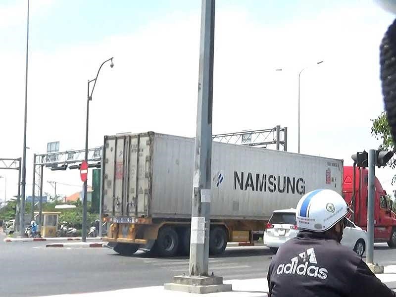 Điều tra: Các nhóm ‘cò’ dẫn xe qua chốt CSGT