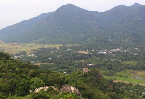 Những chuyện kể ly kỳ về rắn khổng lồ ở núi Cấm