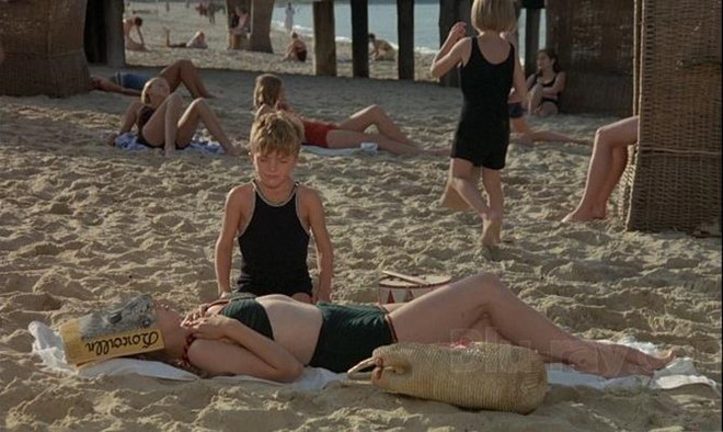 Loạt phim Mỹ gây tranh cãi vì diễn viên chưa đủ 18 tuổi đóng cảnh nóng