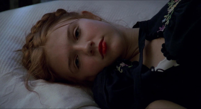 Loạt phim Mỹ gây tranh cãi vì diễn viên chưa đủ 18 tuổi đóng cảnh nóng