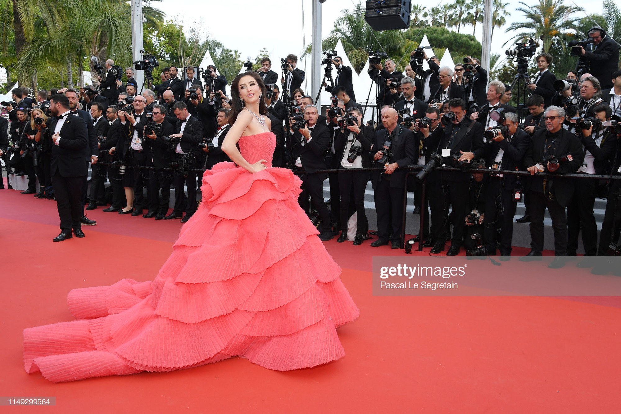 Thảm đỏ Cannes ngày 2: Thiên thần Victorias Secret suýt lộ hàng, Phạm Băng Băng Thái Lan xinh như tiên tử