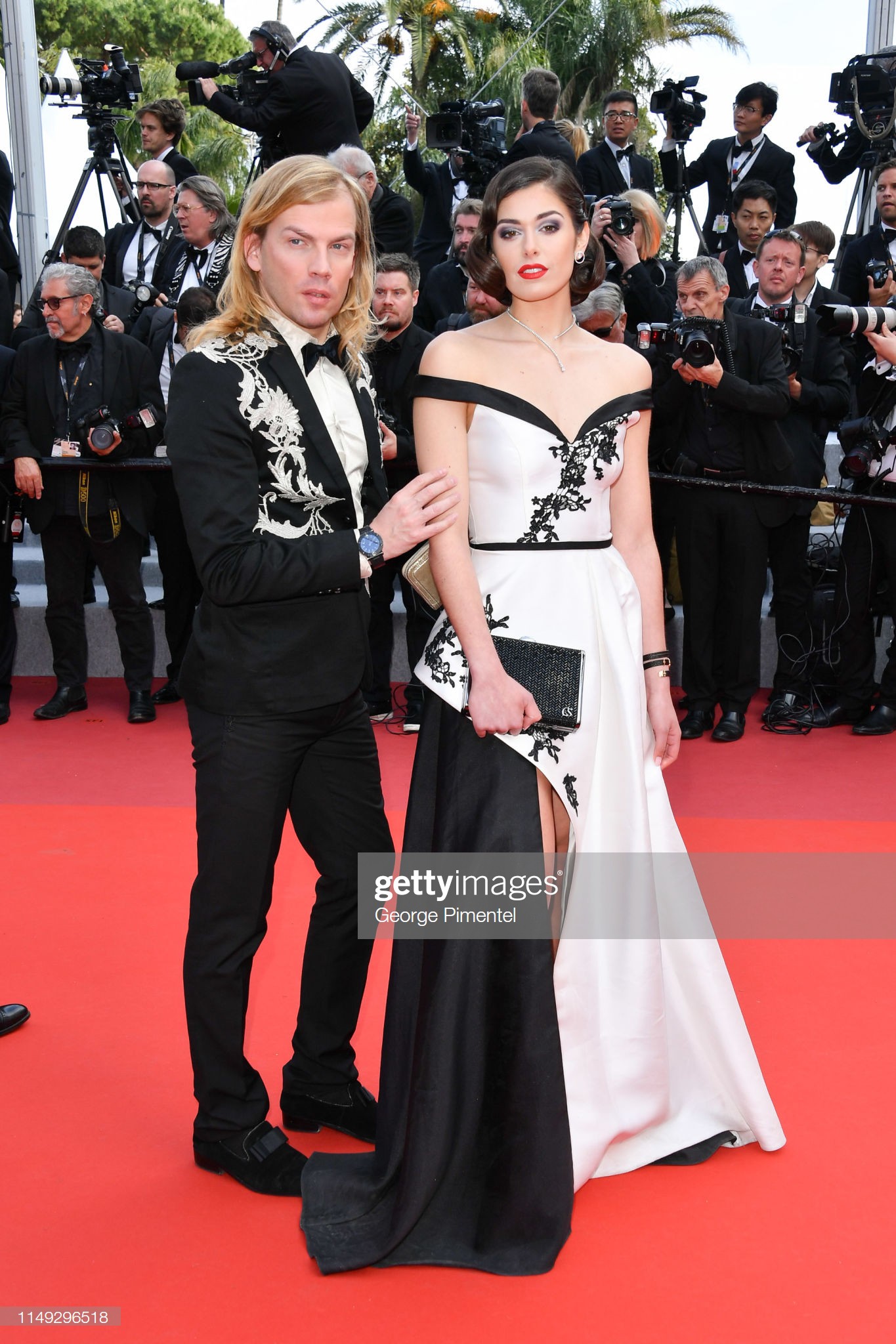 Thảm đỏ Cannes ngày 2: Thiên thần Victorias Secret suýt lộ hàng, Phạm Băng Băng Thái Lan xinh như tiên tử