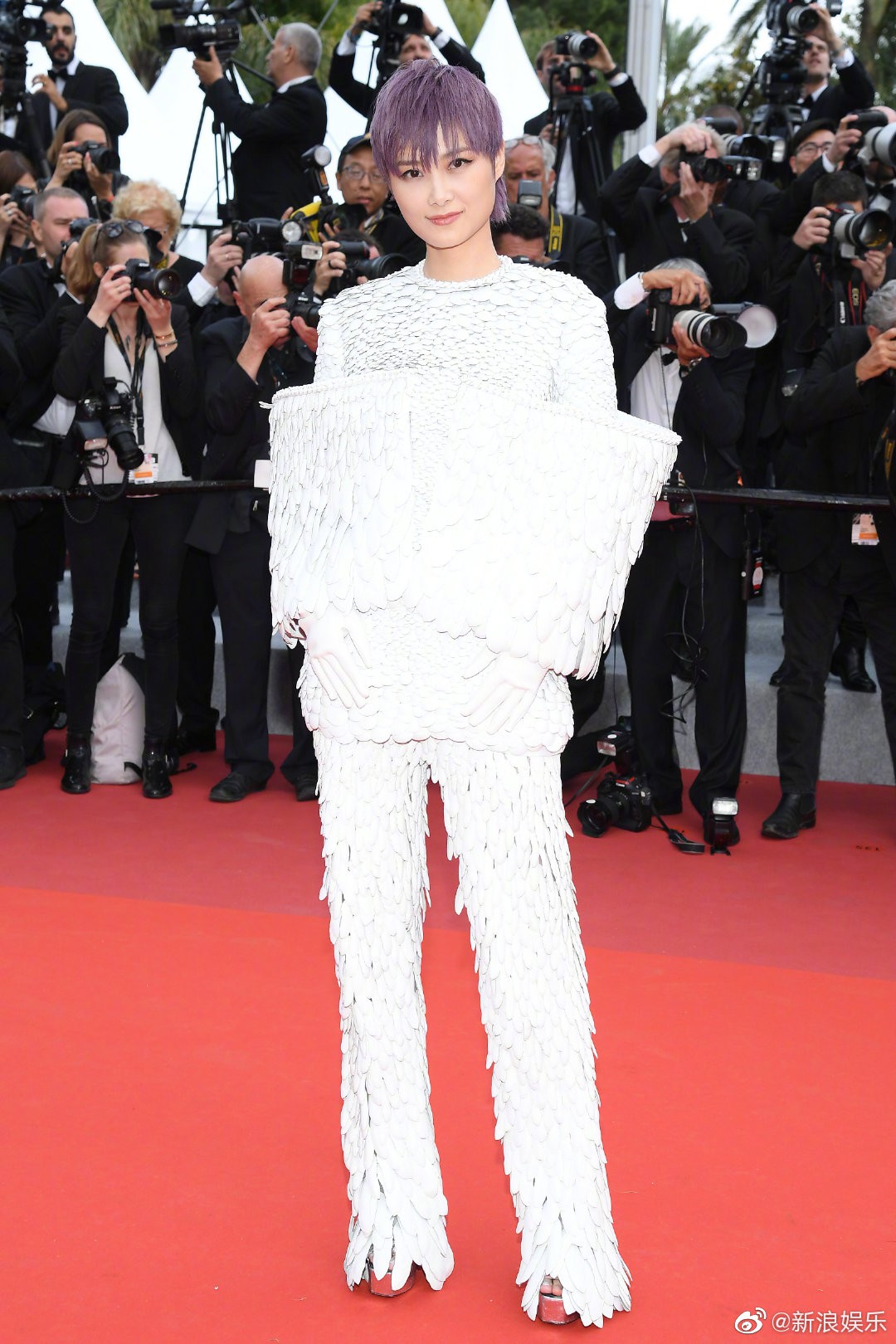 Thảm đỏ Cannes ngày 2: Thiên thần Victorias Secret suýt lộ hàng, Phạm Băng Băng Thái Lan xinh như tiên tử