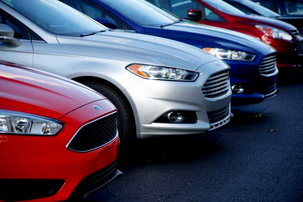 Xe Ford tự lăn bánh khi đỗ dù tài xế đã về P