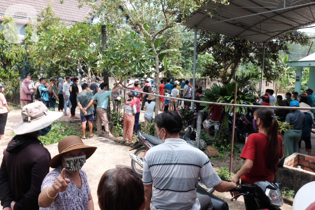 Hiện trường ngôi nhà bí ẩn có 2 thi thể đang phân hủy trong khối bê tông, cảnh sát phong tỏa nghiêm ngặt