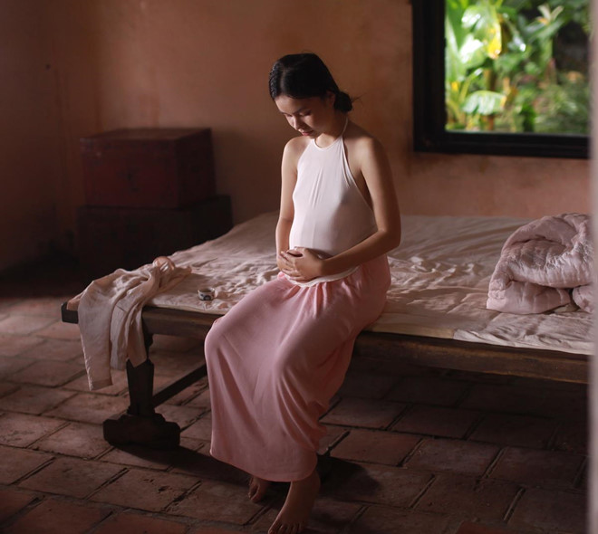 Đạo diễn lên tiếng khi để cô bé 13 tuổi đóng cảnh nóng trong Vợ ba