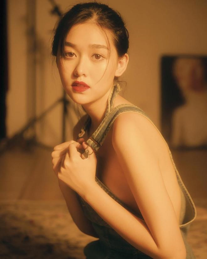 Loạt gái xinh được chú ý vì khoảnh khắc xuất thần ngày bế giảng