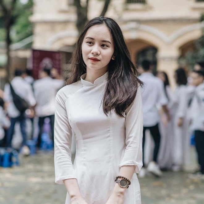 Loạt gái xinh được chú ý vì khoảnh khắc xuất thần ngày bế giảng