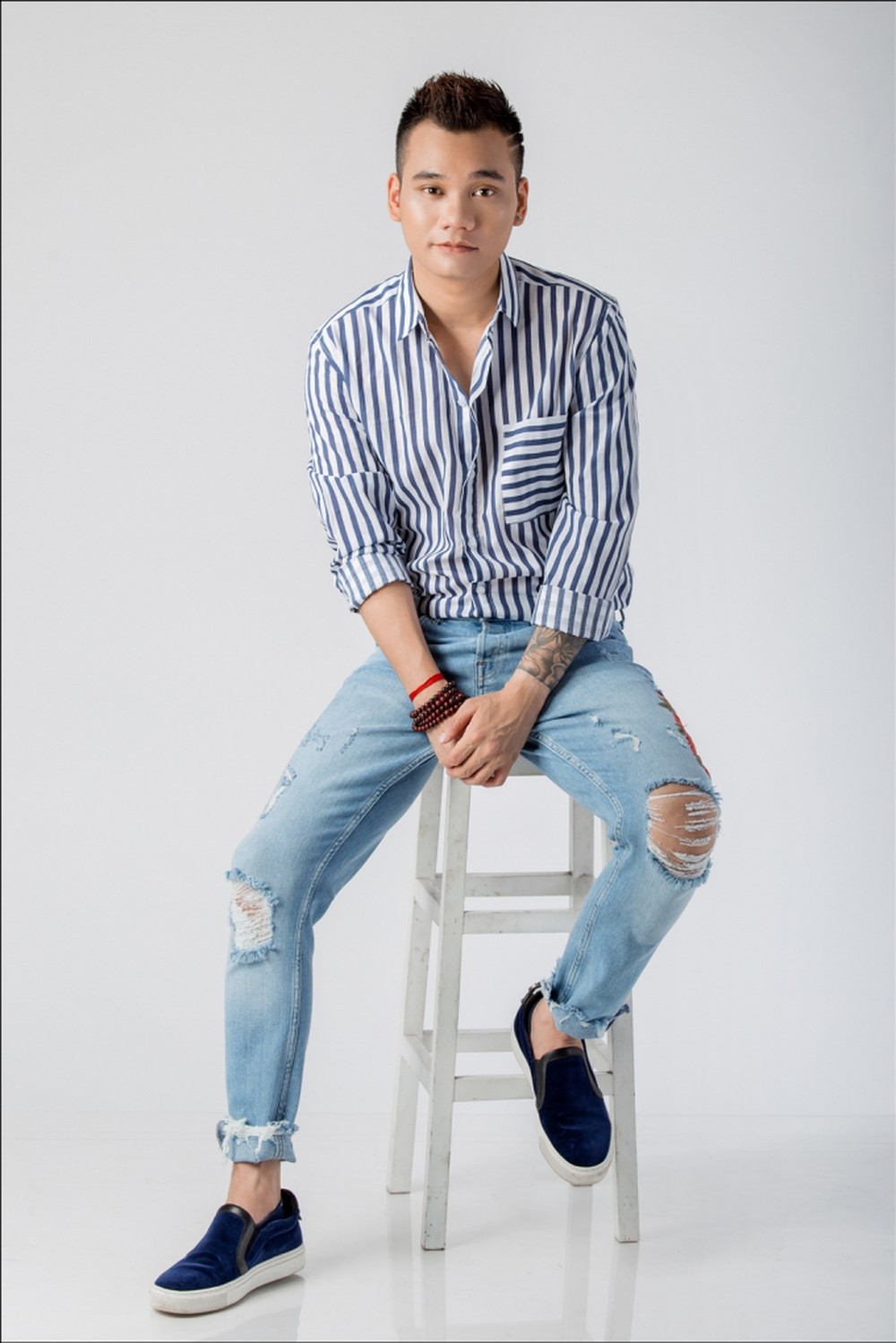 Khắc Việt lên tiếng trước chuyện ca sĩ đi hát hội chợ bị quây đánh, tuyên bố sẵn sàng ra mặt bảo vệ đồng nghiệp khi cần