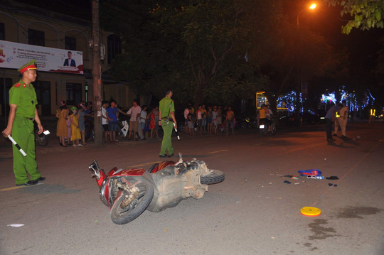Tài xế ô tô có nồng độ cồn cao tông 2 mẹ con thương vong