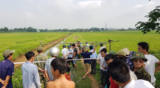 Hà Nội: Phát hiện thi thể nam thanh niên cạnh chiếc xe máy ngoài cánh đồng lúa