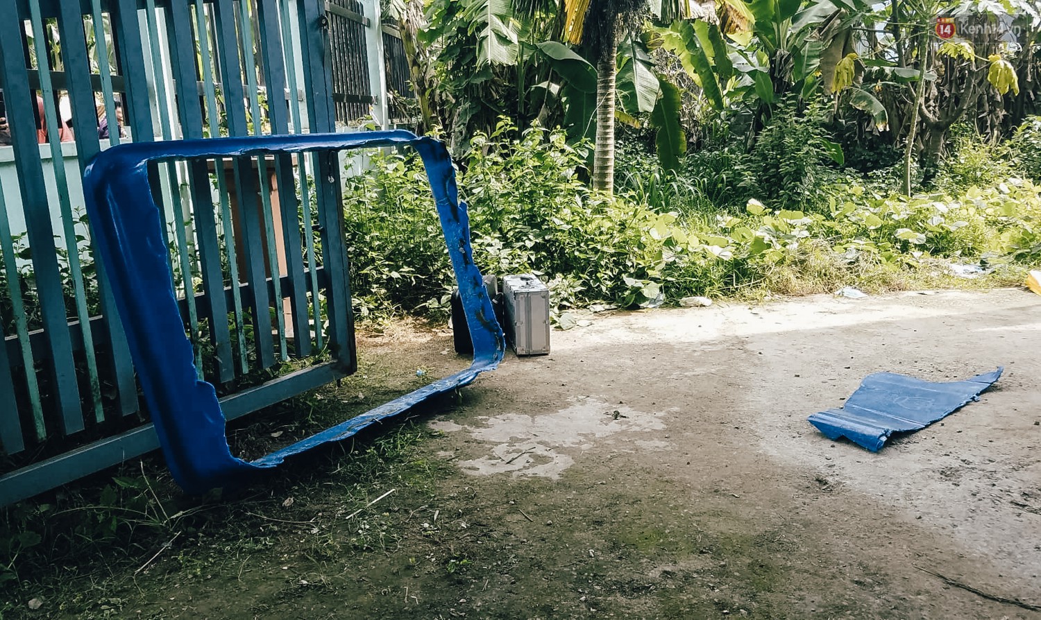 Mùi hôi nồng nặc bên trong căn nhà nơi phát hiện 2 khối bê tông chứa thi thể người ở Bình Dương