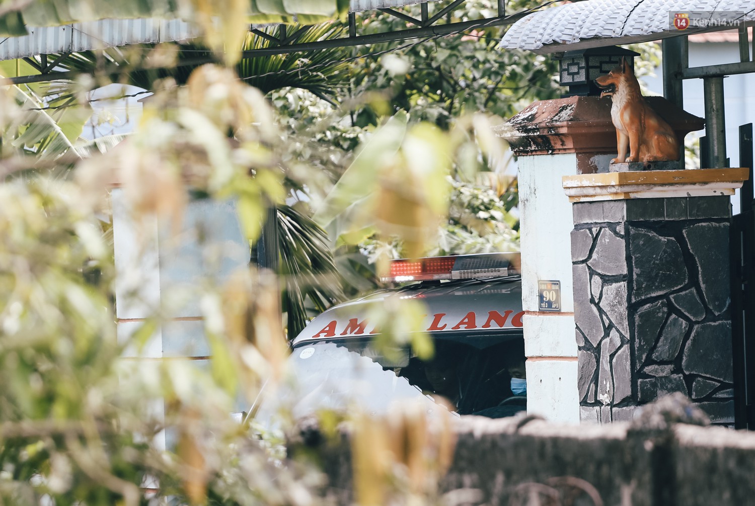 Mùi hôi nồng nặc bên trong căn nhà nơi phát hiện 2 khối bê tông chứa thi thể người ở Bình Dương