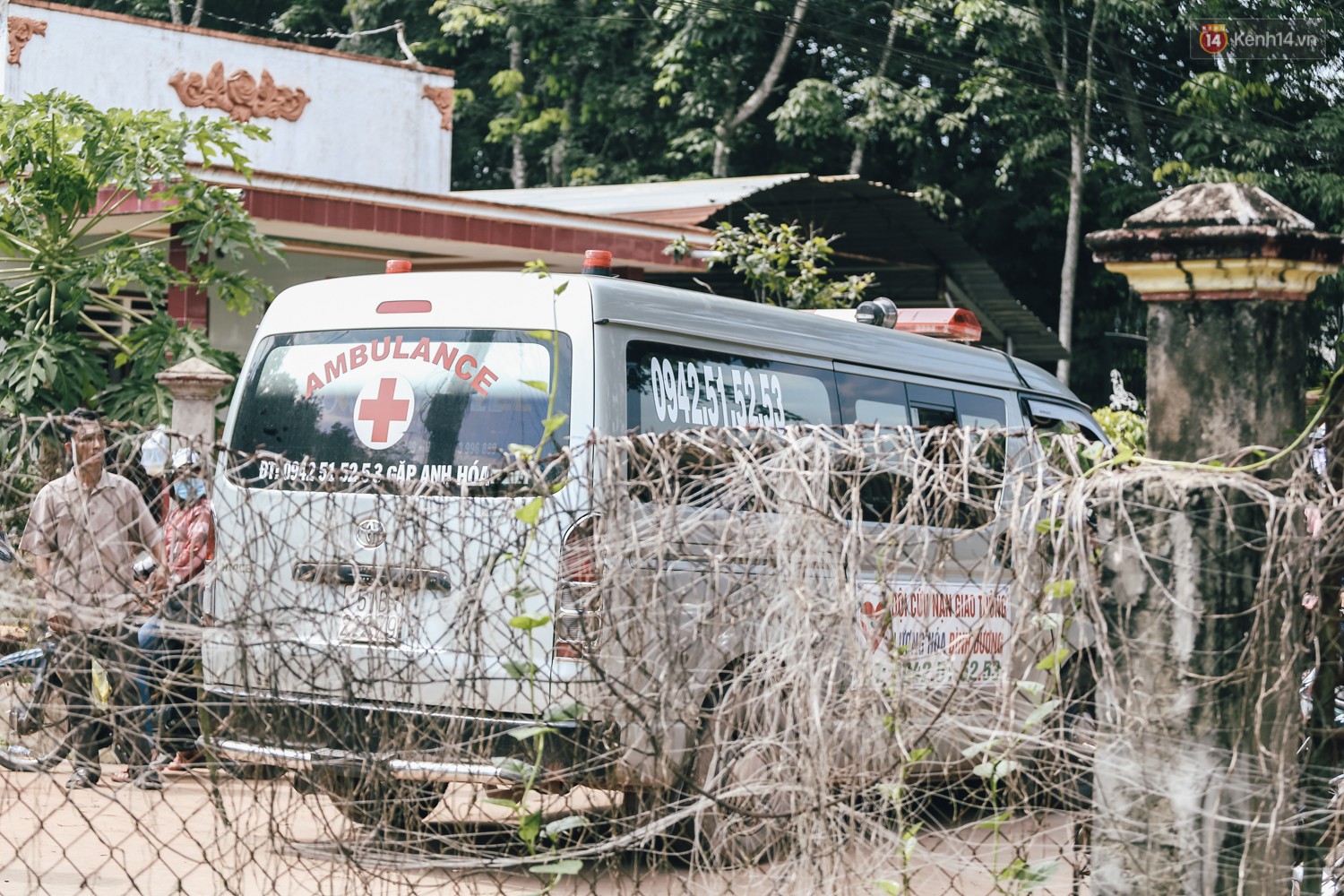 Mùi hôi nồng nặc bên trong căn nhà nơi phát hiện 2 khối bê tông chứa thi thể người ở Bình Dương