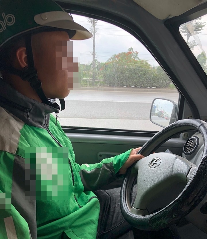 Câu chuyện lộc lá ngày nắng nóng: Đặt xe máy đi làm nhưng được ngay ô tô đến đón