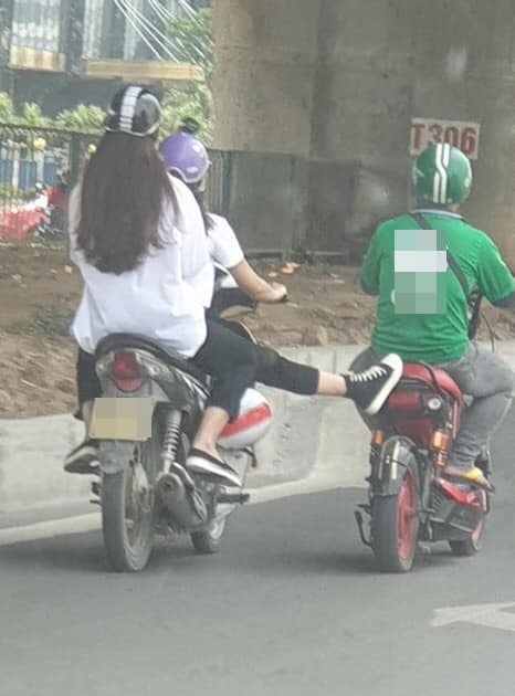 Câu chuyện lộc lá ngày nắng nóng: Đặt xe máy đi làm nhưng được ngay ô tô đến đón