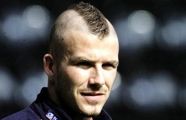 Sir Alex bắt David Beckham cạo đầu vì không vừa mắt Sir Alex bắt David Beckham cạo đầu vì không vừa mắt