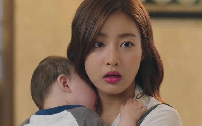 Vì mấy con tôm mà mẹ đẻ và mẹ chồng lao vào khẩu chiến, còn tôi chỉ biết ôm con nhỏ khóc nức nở