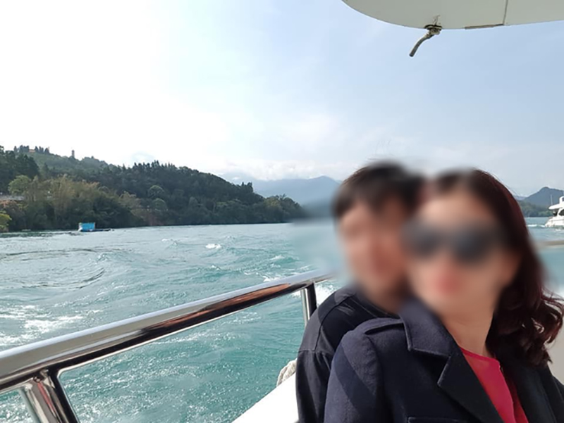 Con gái tố bố 60 tuổi ngoại tình với bồ trẻ khi mẹ ốm liệt giường, nghe xong đầu đuôi nhiều người lại mắng ngược cô ấy