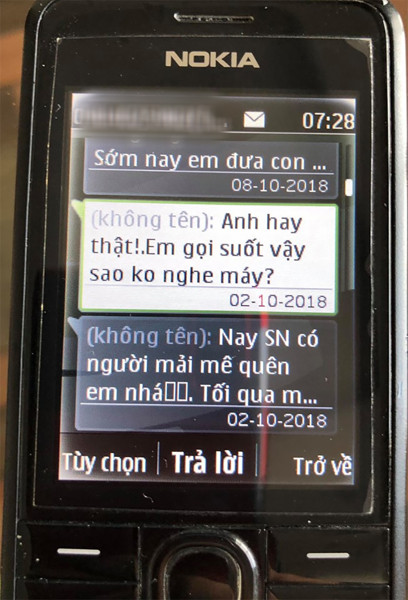 Con gái tố bố 60 tuổi ngoại tình với bồ trẻ khi mẹ ốm liệt giường, nghe xong đầu đuôi nhiều người lại mắng ngược cô ấy