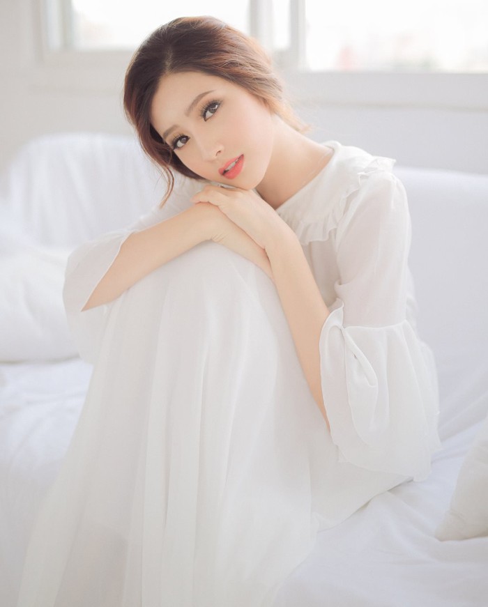 Gái xinh trường con nhà giàu ở TPHCM: Người nổi như cồn nhờ ảnh thẻ, kẻ sở hữu gương mặt mong manh như sương khói