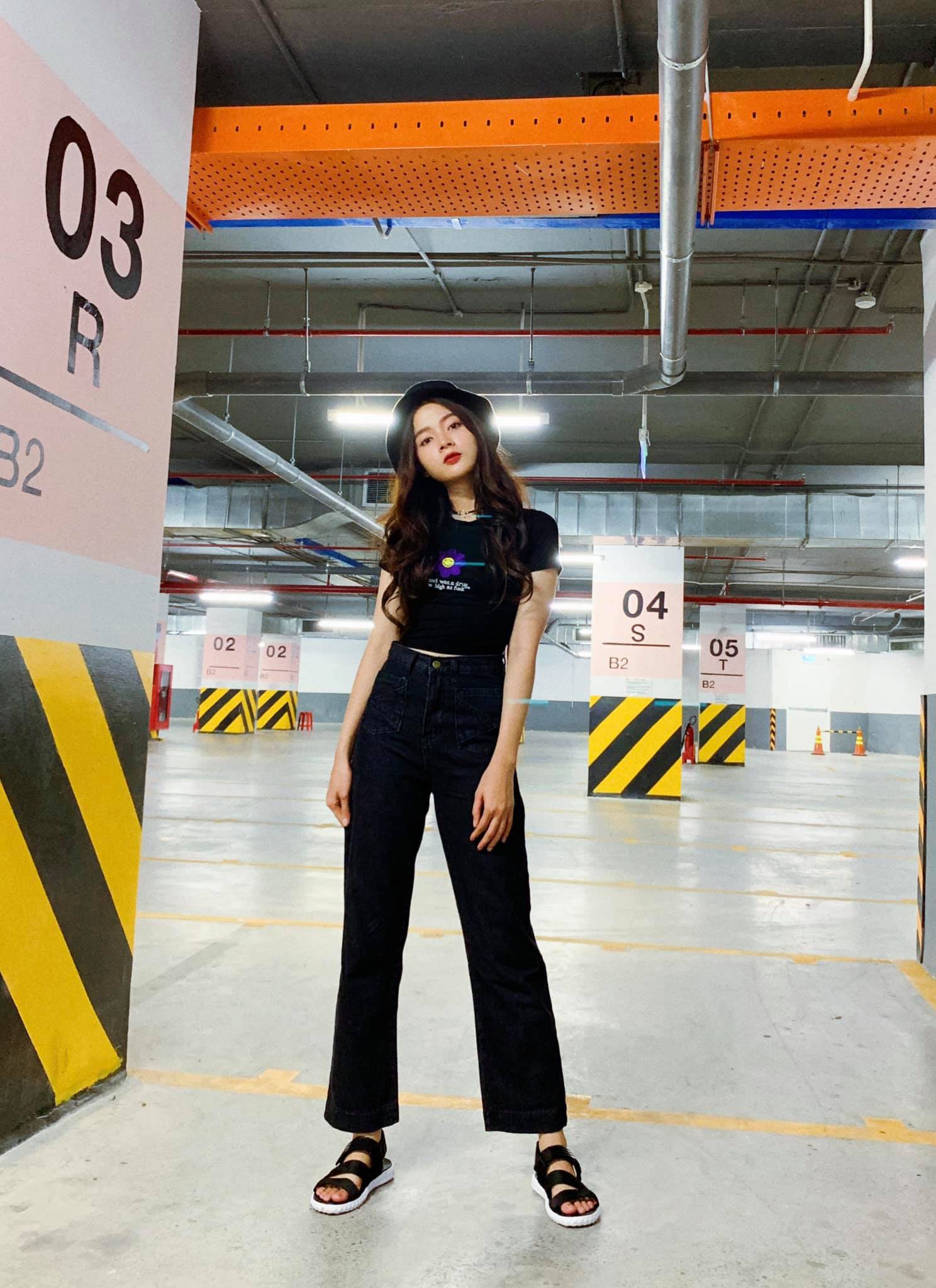 Gái xinh trường con nhà giàu ở TPHCM: Người nổi như cồn nhờ ảnh thẻ, kẻ sở hữu gương mặt mong manh như sương khói