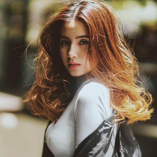 Gái xinh trường con nhà giàu ở TPHCM: Người nổi như cồn nhờ ảnh thẻ, kẻ sở hữu gương mặt mong manh như sương khói