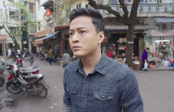 Vứt hết logic sang một bên, cảnh sát Khánh đứng đánh hơi ngay giữa... chợ để tìm bồ bị bắt cóc