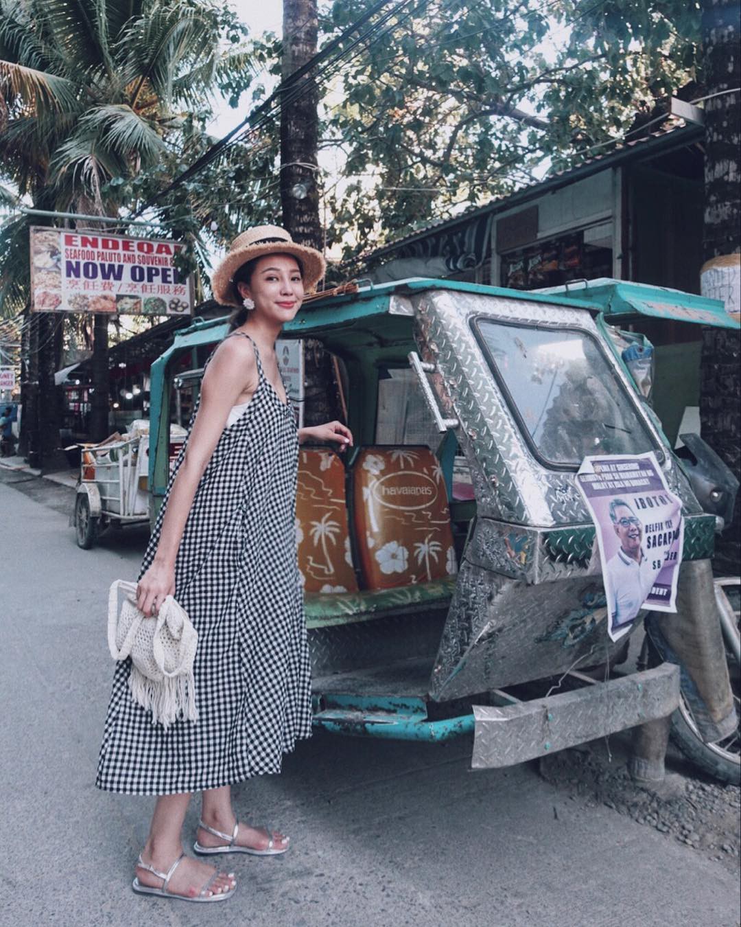 Đừng quên là bạn có ít nhất 4 kiểu họa tiết xinh xắn, hack tuổi để thỏa sức bung lụa hè này