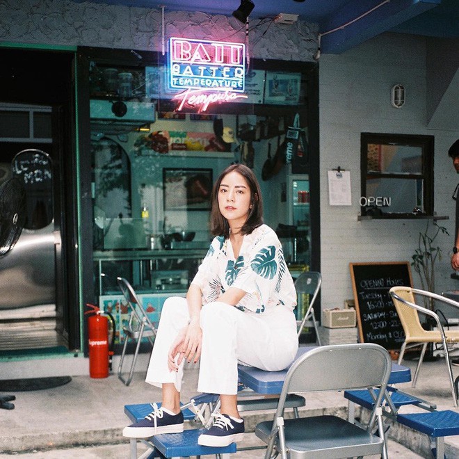 Đừng quên là bạn có ít nhất 4 kiểu họa tiết xinh xắn, hack tuổi để thỏa sức bung lụa hè này