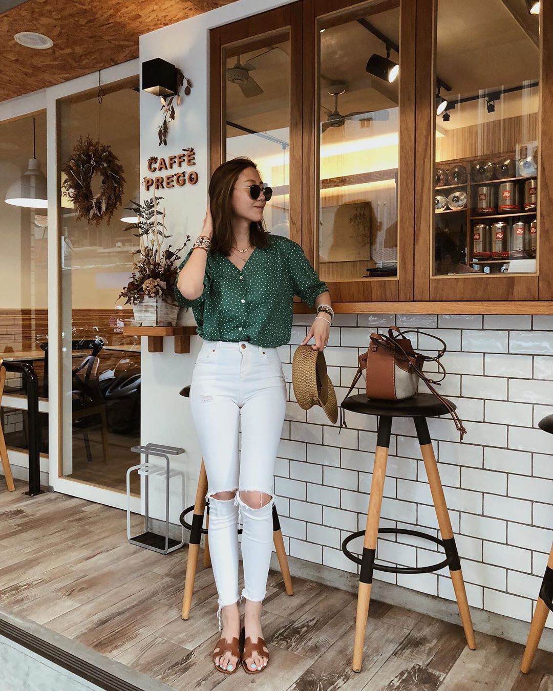 Đừng quên là bạn có ít nhất 4 kiểu họa tiết xinh xắn, hack tuổi để thỏa sức bung lụa hè này