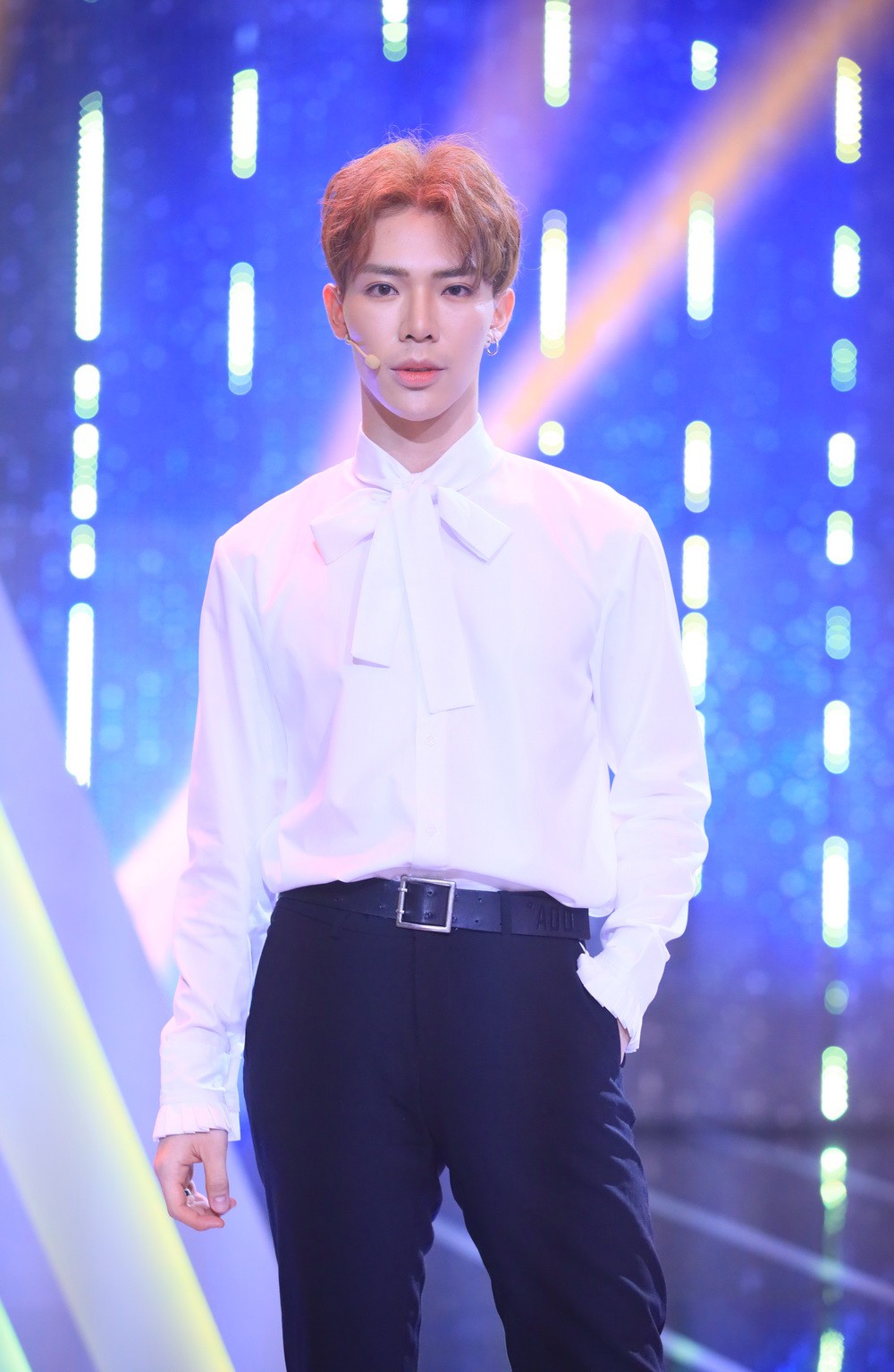 Người ấy là ai: Đức Phúc, Erik ngại ngùng khi được trai đẹp ôm hôn, bế bổng