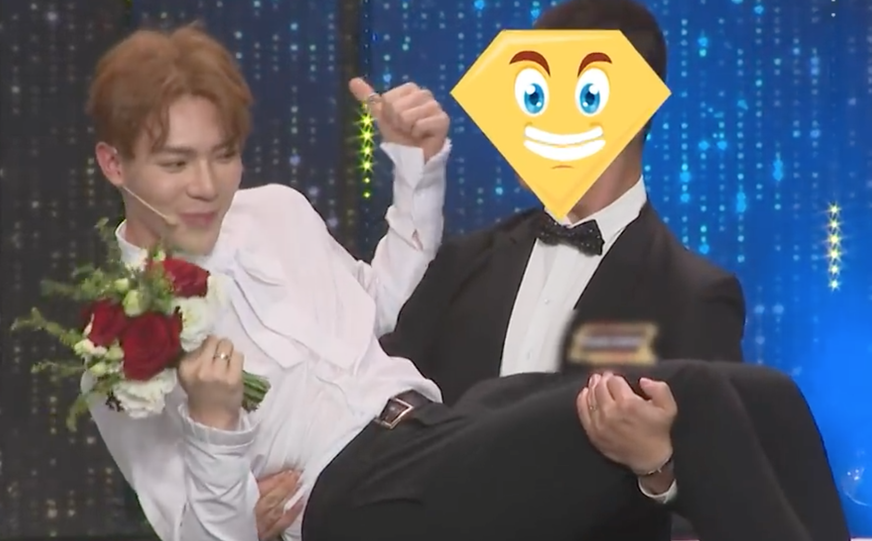 Người ấy là ai: Đức Phúc, Erik ngại ngùng khi được trai đẹp ôm hôn, bế bổng